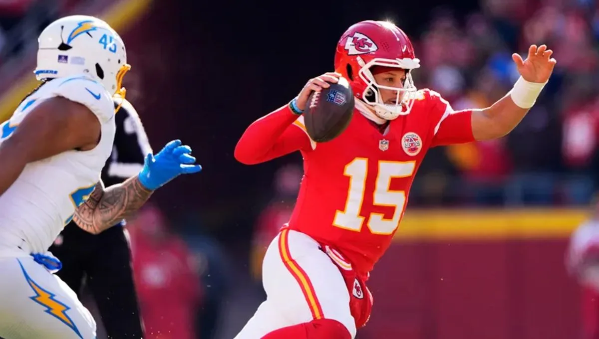 Patrick Mahomes Injury Update: Torn ACL Sidelines Chiefs Star for Rest of Season
